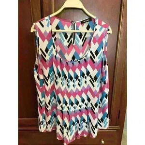 Nine West Womens 1X Sleeveless Geometric Chevron Print Pleated‎ Keyhole Blouse